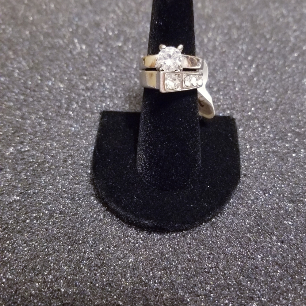 New 2pc set wedding engagement rings size 9